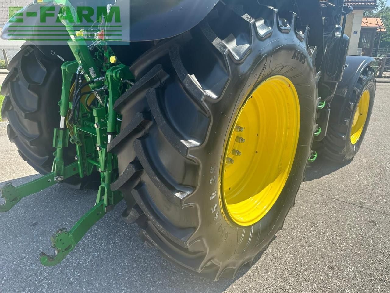 Traktor John Deere 6155M: gambar 16 Traktor John Deere 6155M: gambar 16