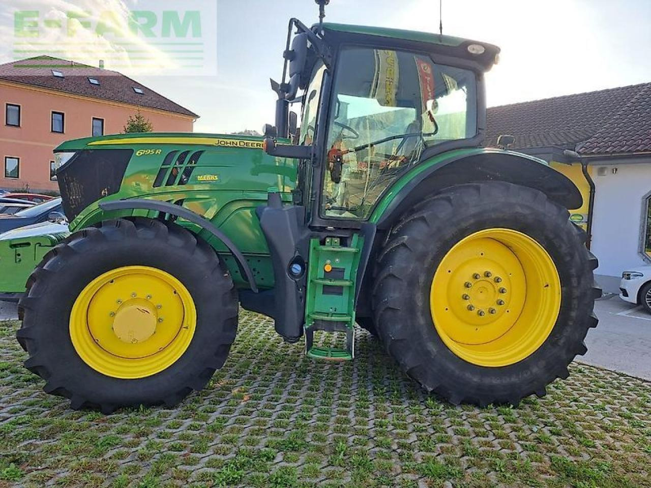 Traktor John Deere 6195r: gambar 9