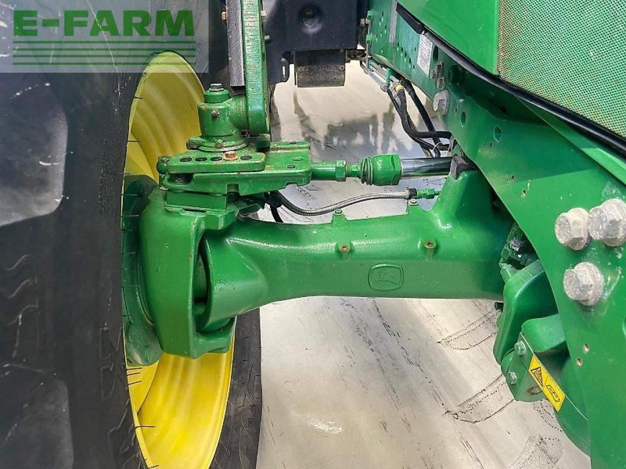 Traktor John Deere 6210 r: gambar 24 Traktor John Deere 6210 r: gambar 24