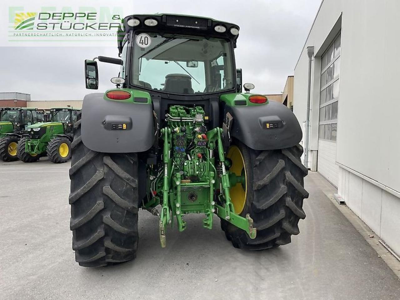 Traktor John Deere 6215r: gambar 12
