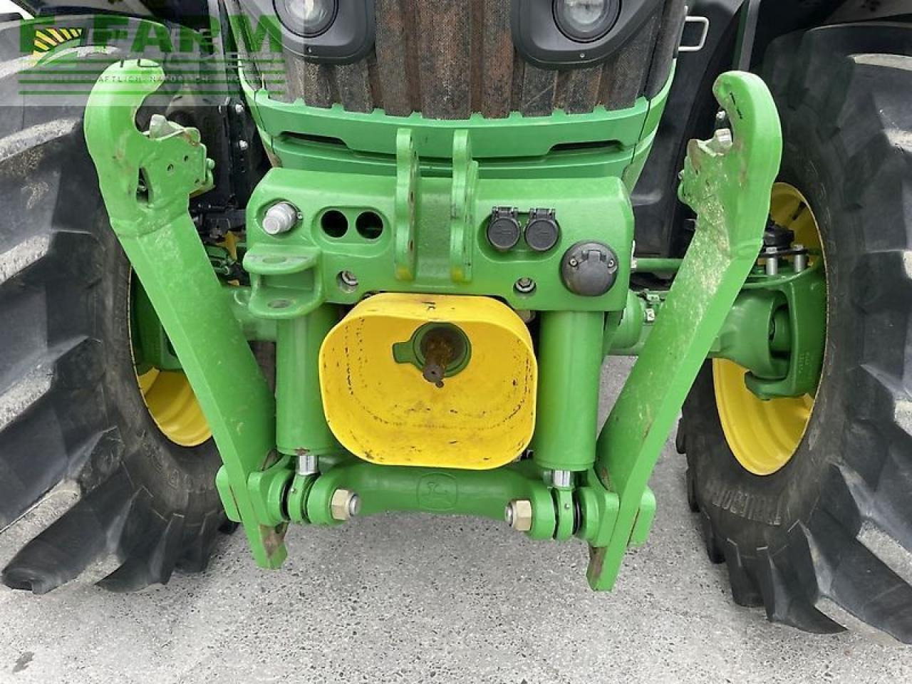 Traktor John Deere 6215r: gambar 16