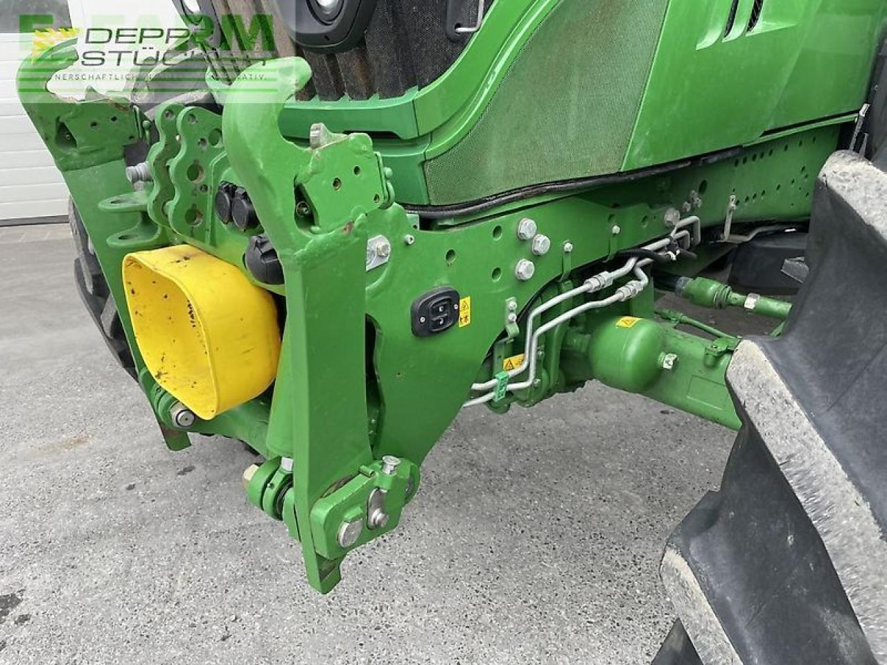Traktor John Deere 6215r: gambar 15