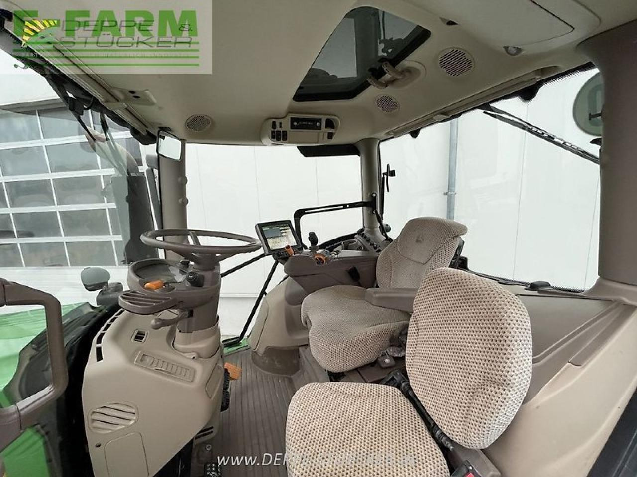 Traktor John Deere 6215r: gambar 10