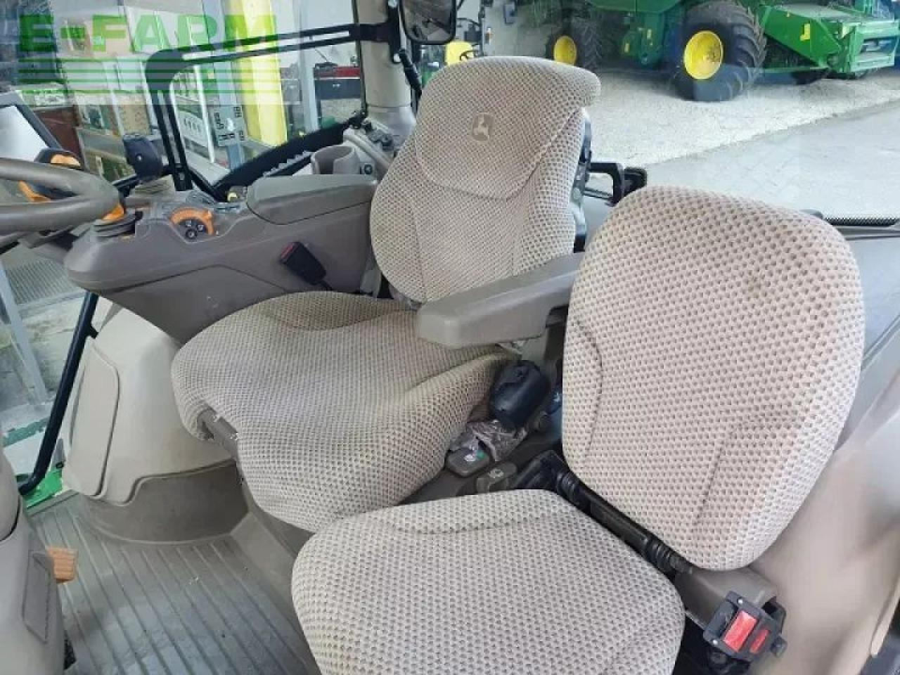 John Deere 6215r - Traktor: gambar 5 John Deere 6215r - Traktor: gambar 5