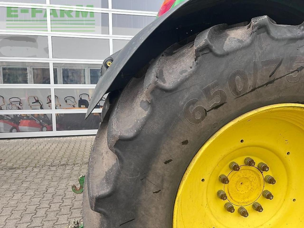 Traktor John Deere 6215r: gambar 15