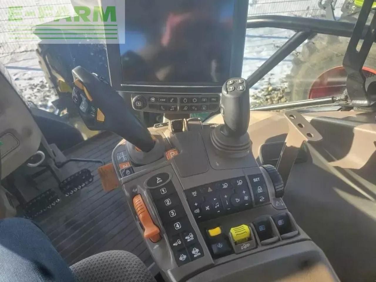 Traktor John Deere 6250 r: gambar 24 Traktor John Deere 6250 r: gambar 24