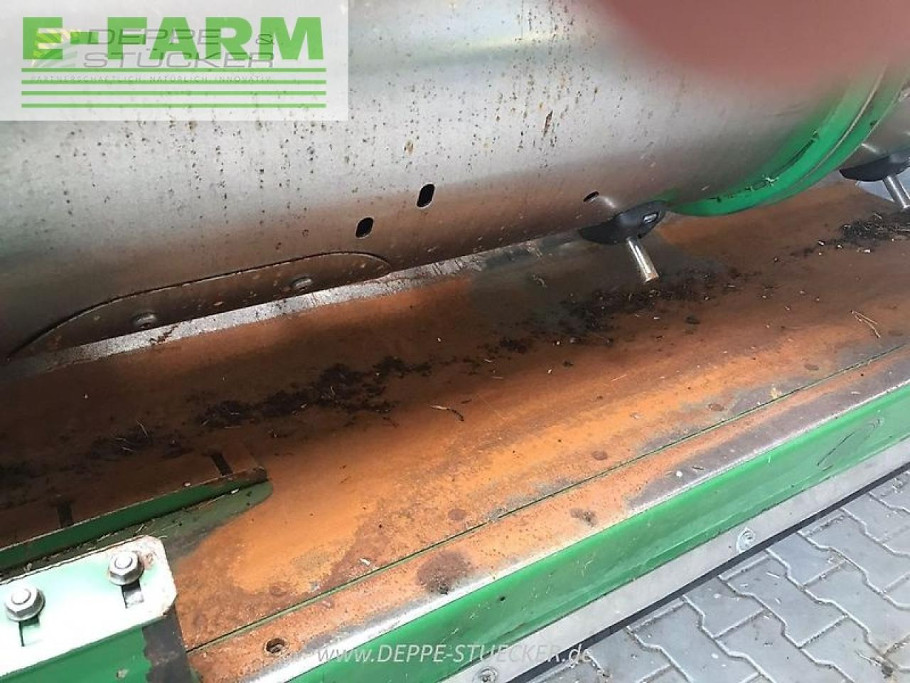 Lampiran pemanen pakan ternak John Deere 640x: gambar 8