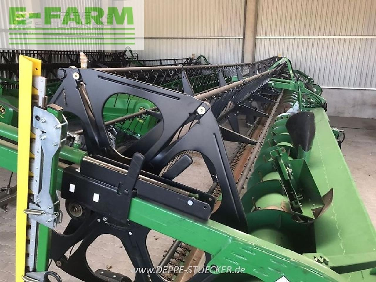 Lampiran pemanen pakan ternak John Deere 640x: gambar 11