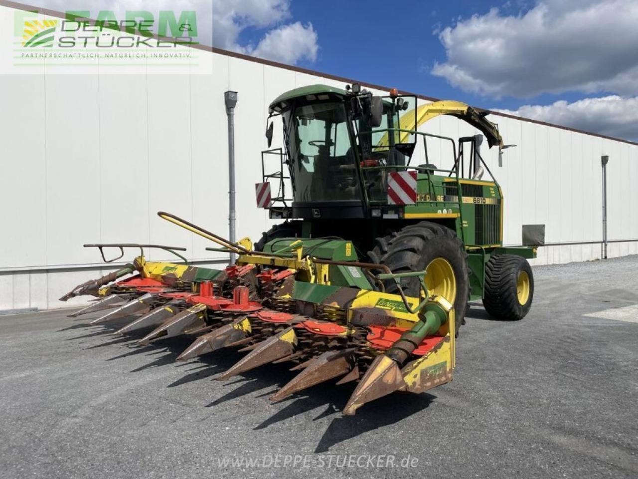 John Deere 6810 mit gebiss - Pemanen hijauan: gambar 1 John Deere 6810 mit gebiss - Pemanen hijauan: gambar 1