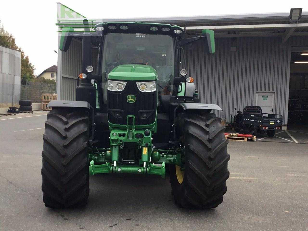 John Deere 6R215 - Traktor: gambar 3 John Deere 6R215 - Traktor: gambar 3