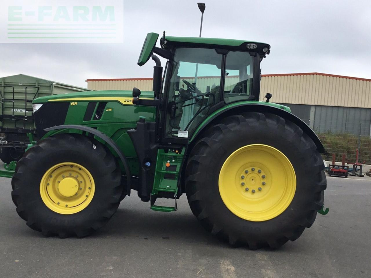 John Deere 6R215 - Traktor: gambar 2 John Deere 6R215 - Traktor: gambar 2