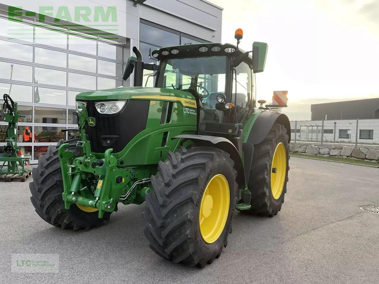 John Deere 6r 215 - Traktor: gambar 1 John Deere 6r 215 - Traktor: gambar 1