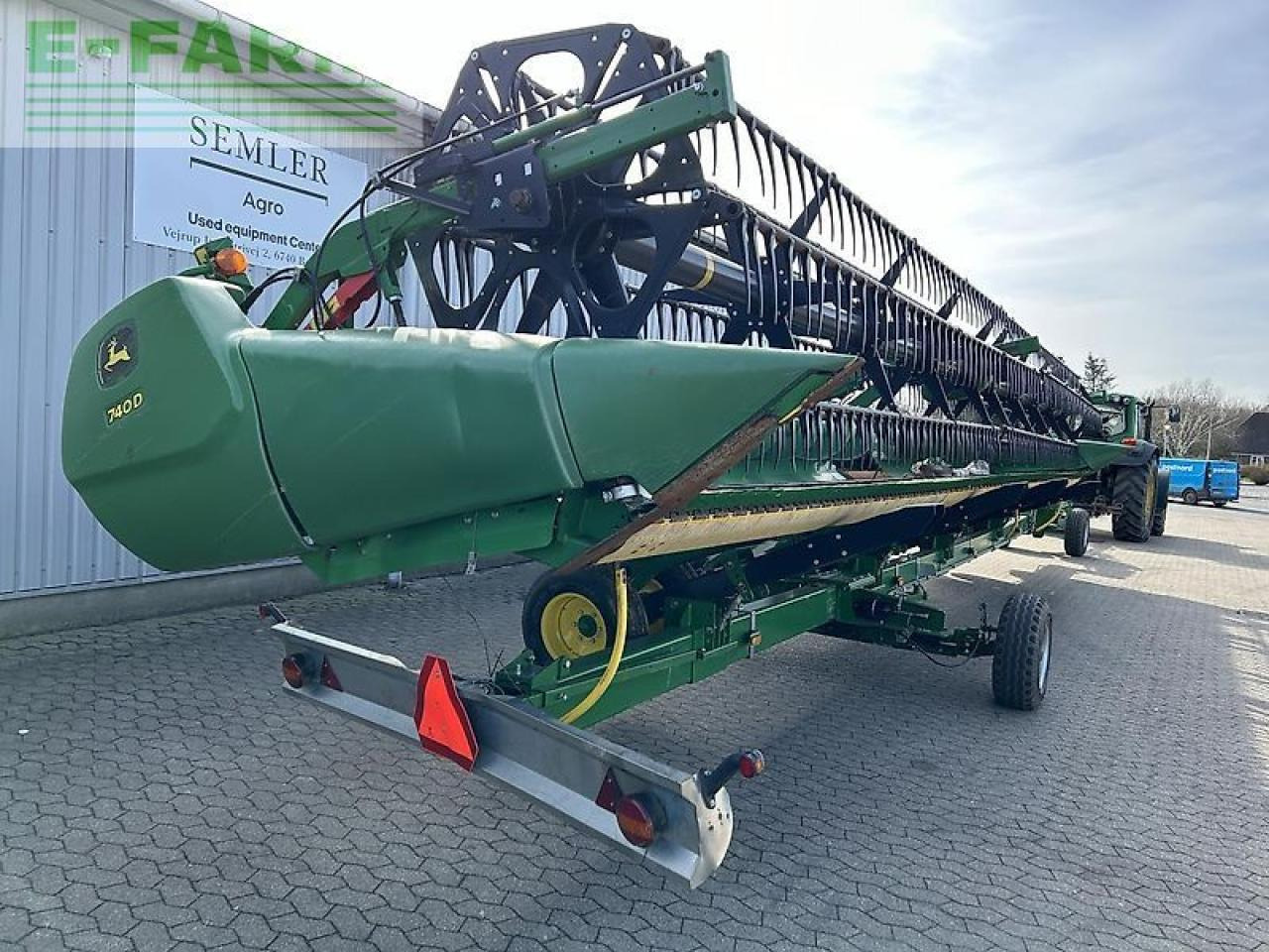 Lampiran pemanen pakan ternak John Deere 740d: gambar 12
