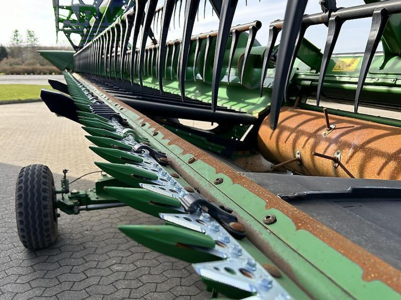 Lampiran pemanen pakan ternak John Deere 740d: gambar 7