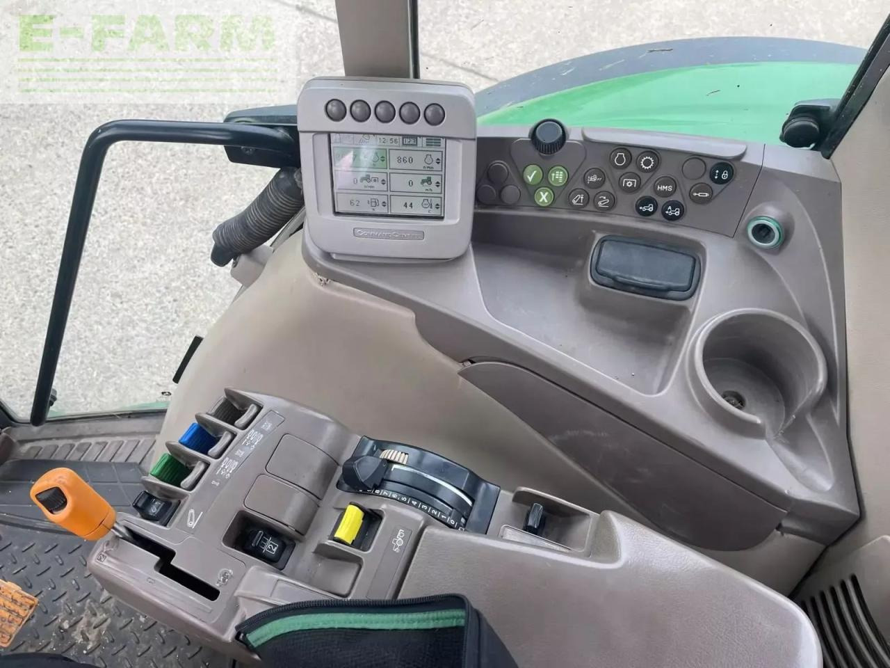 Traktor John Deere 7530premium: gambar 9 Traktor John Deere 7530premium: gambar 9