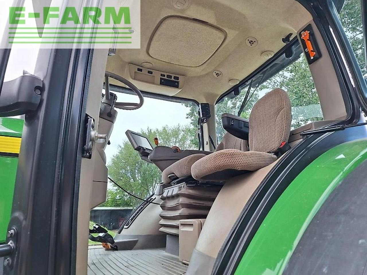 John Deere 8245R - Traktor: gambar 3 John Deere 8245R - Traktor: gambar 3