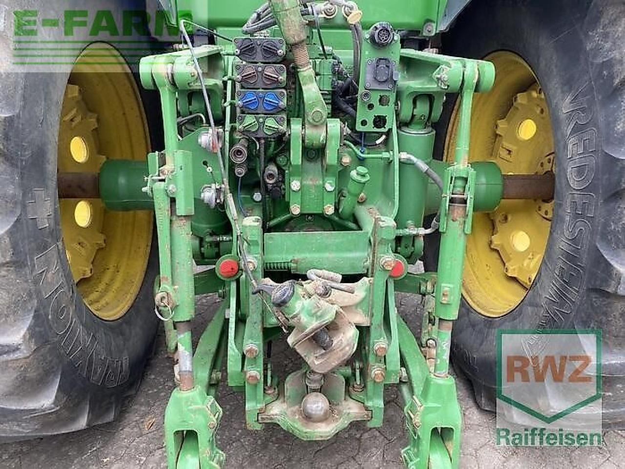 John Deere 8245r - Traktor: gambar 4 John Deere 8245r - Traktor: gambar 4