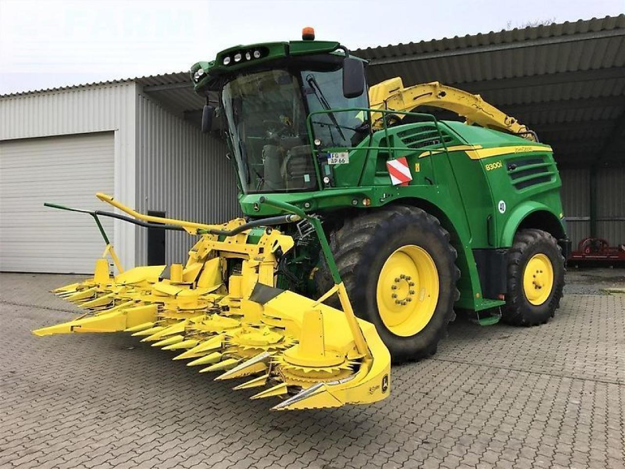 John Deere 8300i mit kemper 360+ & 639 pickup - Pemanen hijauan: gambar 1 John Deere 8300i mit kemper 360+ & 639 pickup - Pemanen hijauan: gambar 1