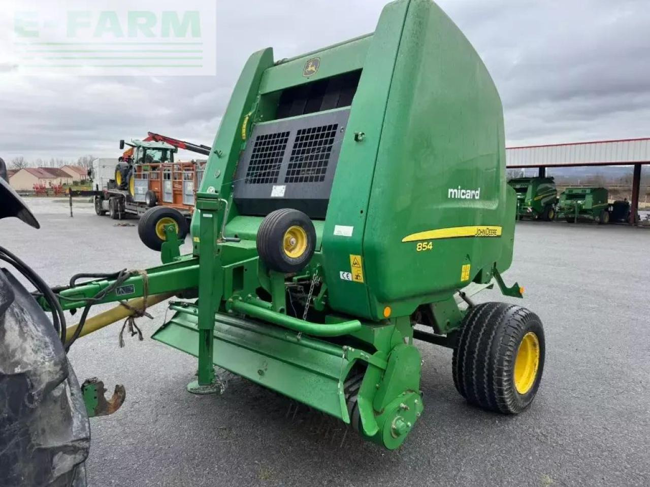 John Deere 854 - Baler persegi: gambar 1 John Deere 854 - Baler persegi: gambar 1