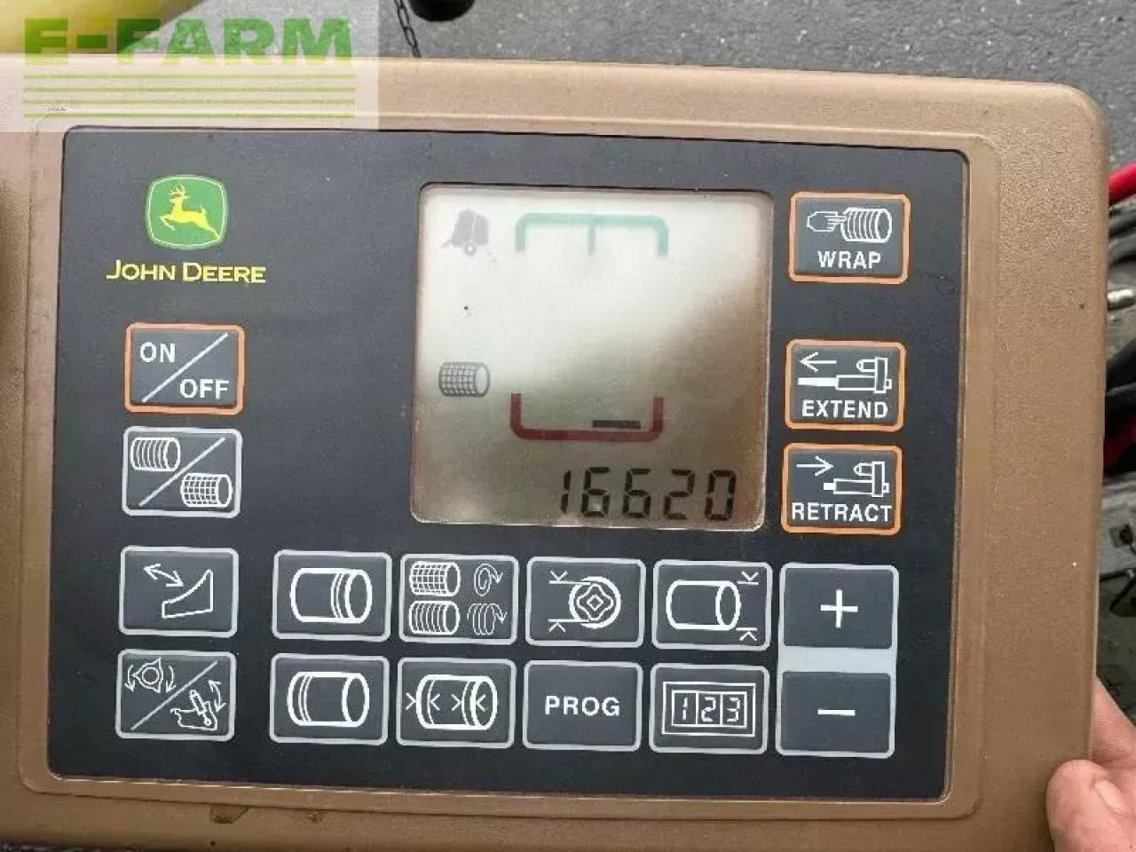 Baler persegi John Deere 864: gambar 8