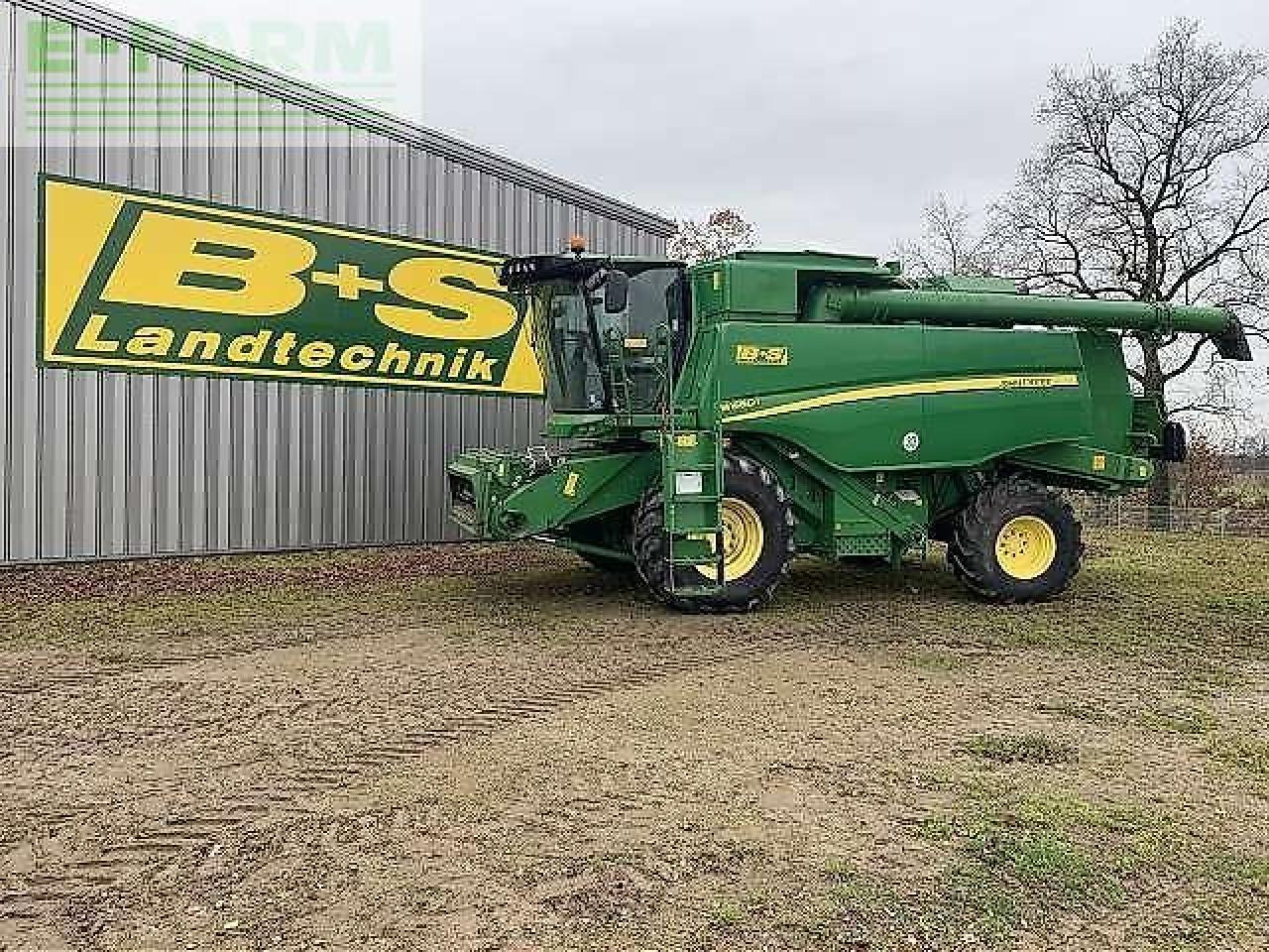 John Deere w660 - Pemanen gabungan: gambar 1 John Deere w660 - Pemanen gabungan: gambar 1