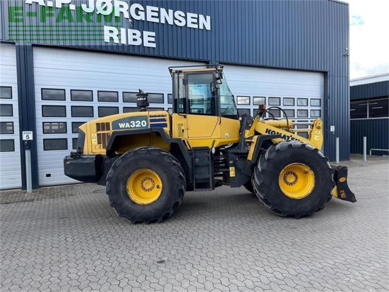 Komatsu wa320-5 - Ekskavator mini: gambar 3 Komatsu wa320-5 - Ekskavator mini: gambar 3