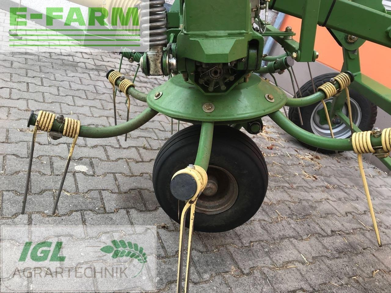 Krone kwt 8.82/8 - Tedder/ Menyapu: gambar 4 Krone kwt 8.82/8 - Tedder/ Menyapu: gambar 4