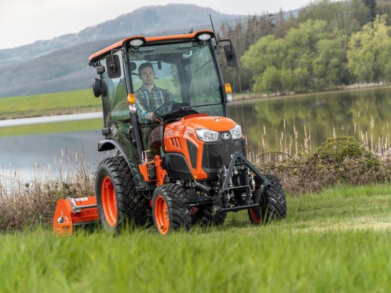 Kubota lx351 cab - Traktor: gambar 1 Kubota lx351 cab - Traktor: gambar 1