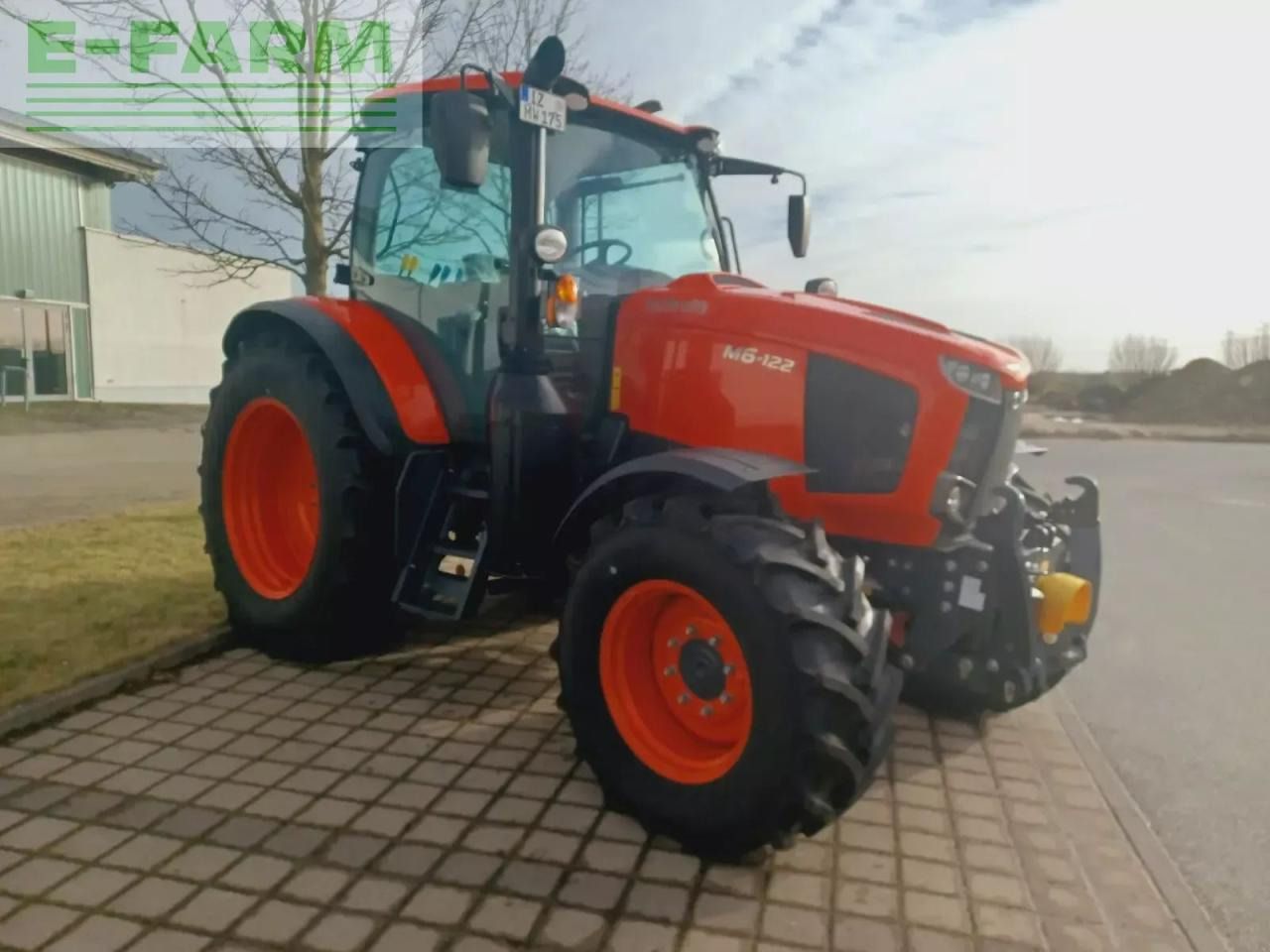 Kubota m6-122 - Traktor: gambar 2 Kubota m6-122 - Traktor: gambar 2