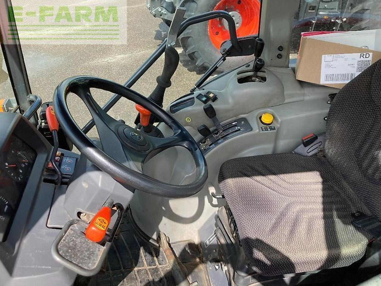 Kubota m7040 - Traktor: gambar 3 Kubota m7040 - Traktor: gambar 3