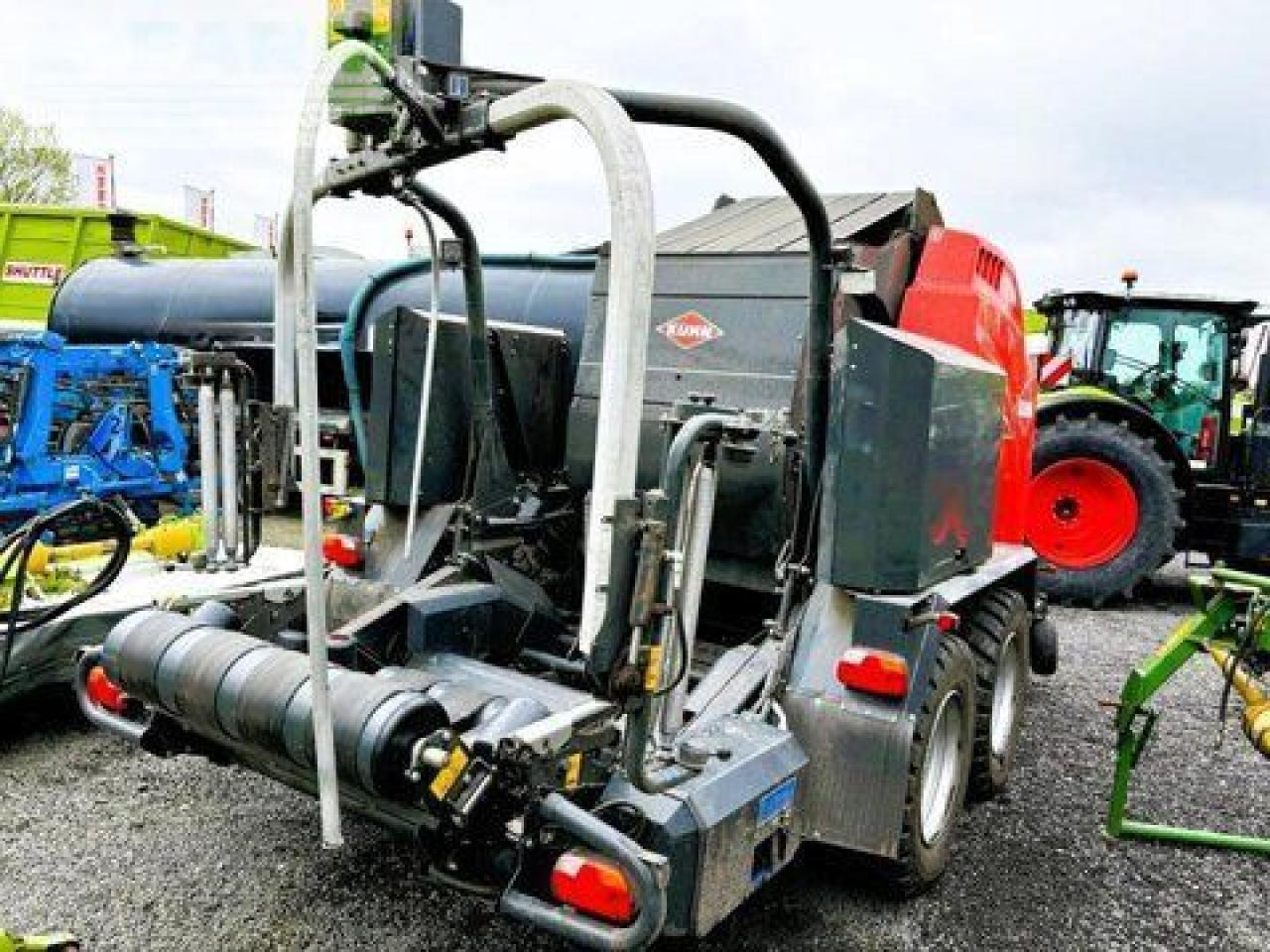 Kuhn vbp 3195 intelliwrap, opti cut 23 - Baler persegi: gambar 4 Kuhn vbp 3195 intelliwrap, opti cut 23 - Baler persegi: gambar 4