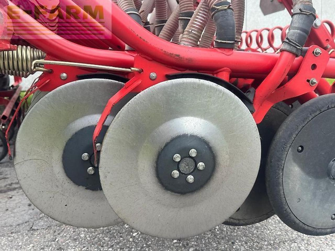 Bor benih Kverneland u drill 600: gambar 14 Bor benih Kverneland u drill 600: gambar 14