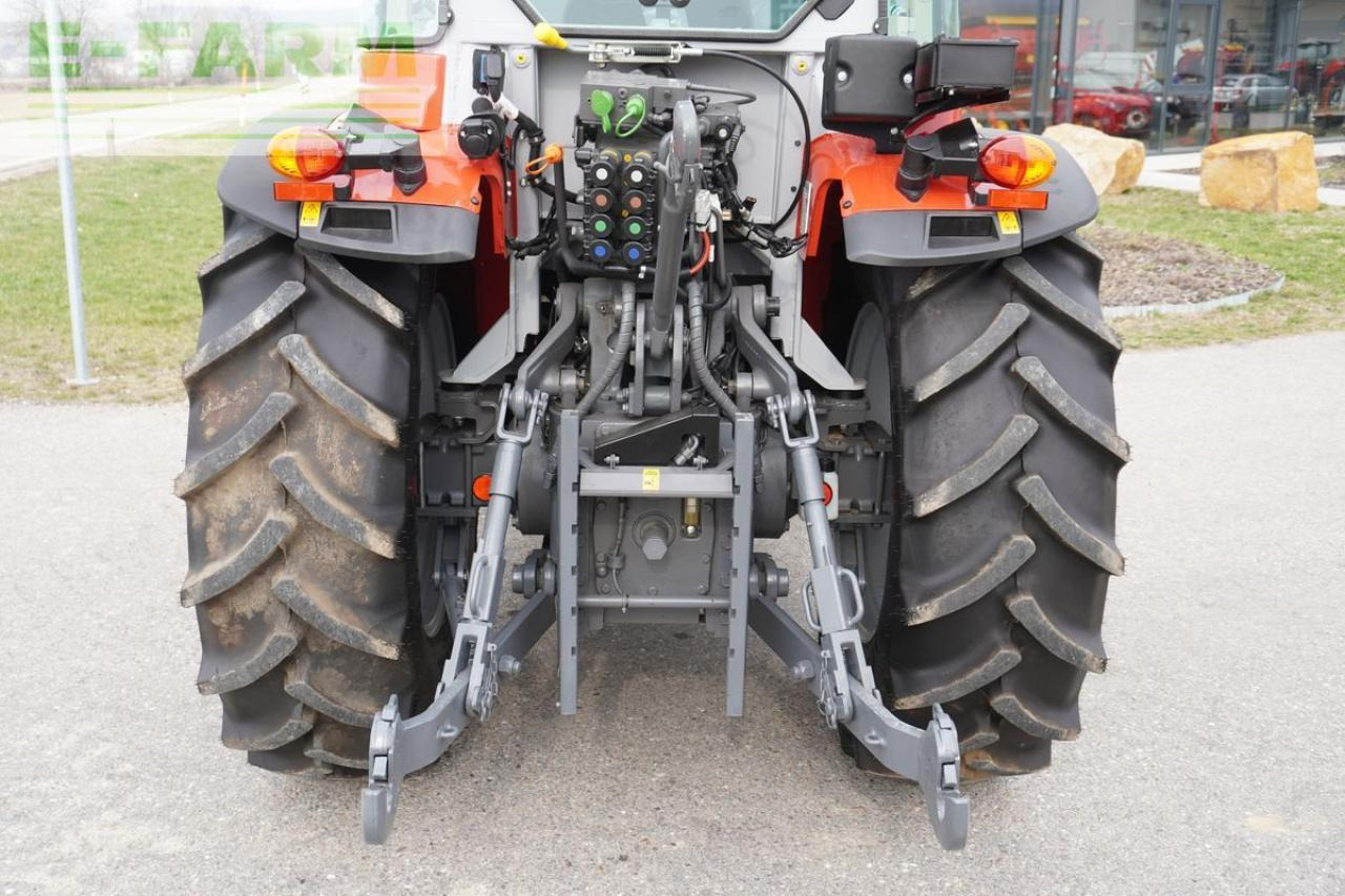 Massey Ferguson 3wf.115 efficient - Traktor: gambar 5 Massey Ferguson 3wf.115 efficient - Traktor: gambar 5
