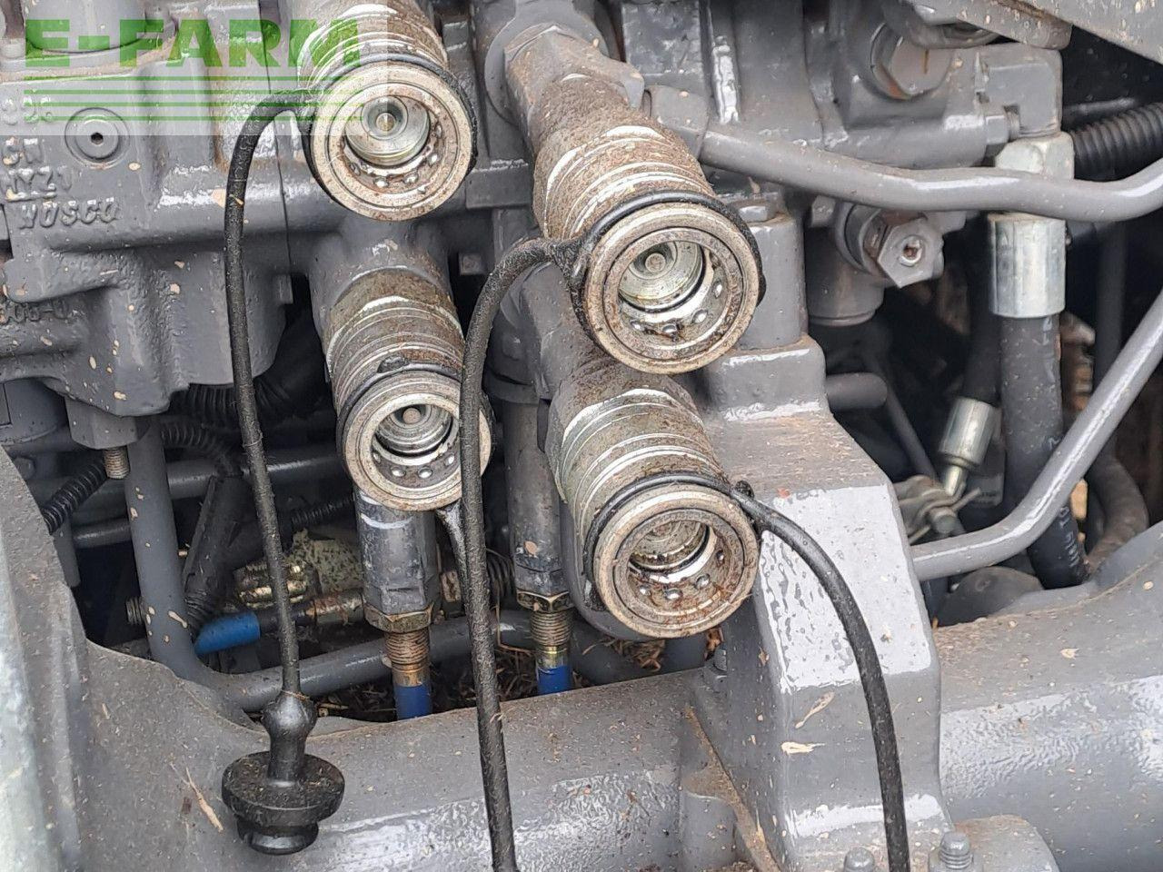 Massey Ferguson 5711 DYNA 4 - Traktor: gambar 3 Massey Ferguson 5711 DYNA 4 - Traktor: gambar 3