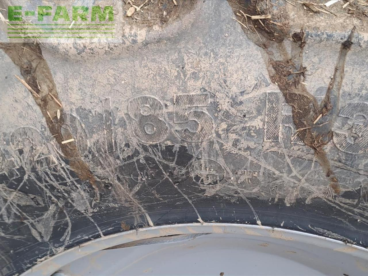 Massey Ferguson 5711 DYNA 4 - Traktor: gambar 4 Massey Ferguson 5711 DYNA 4 - Traktor: gambar 4