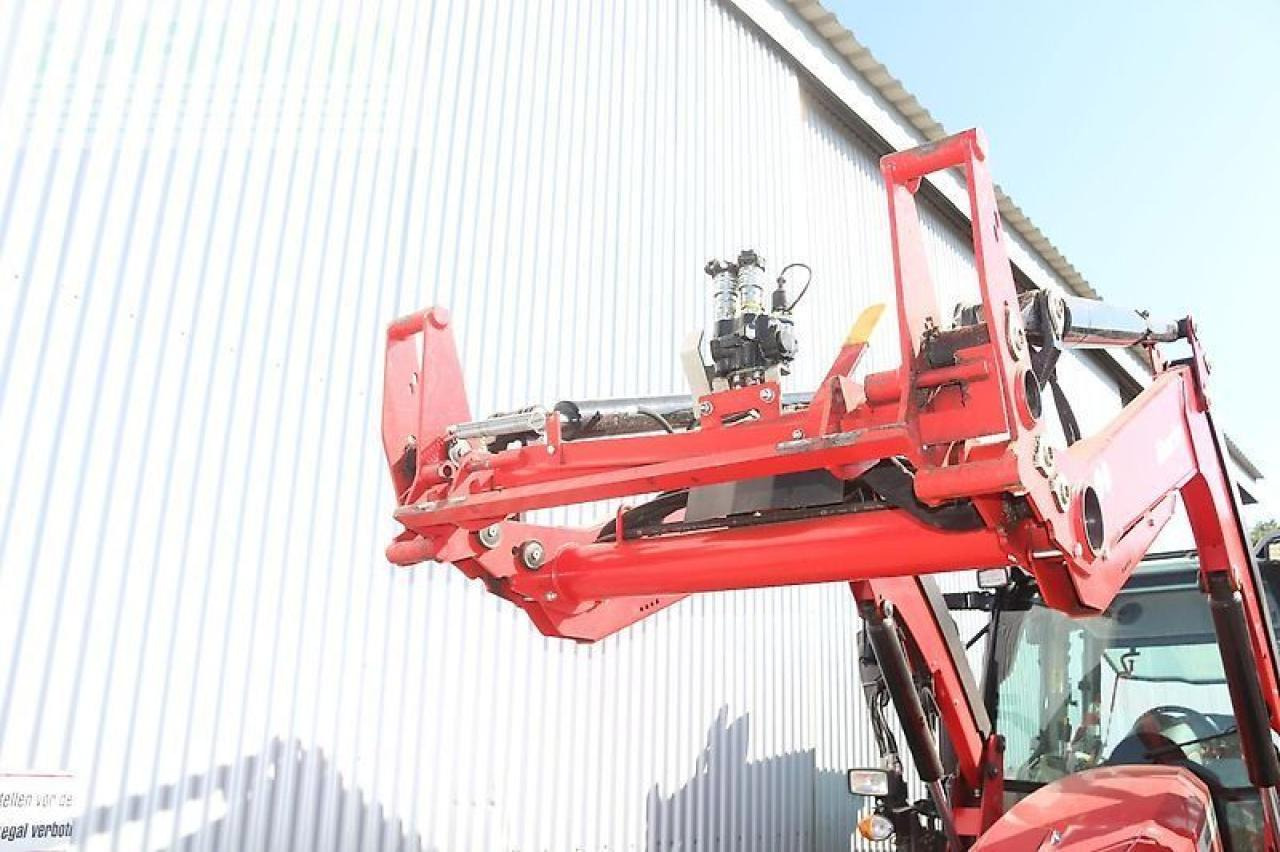 Massey Ferguson 5711 - Traktor: gambar 4 Massey Ferguson 5711 - Traktor: gambar 4