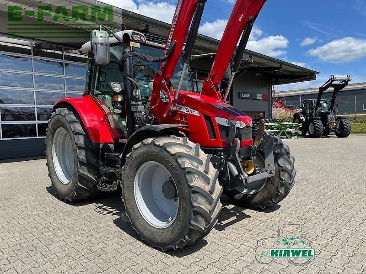 Massey Ferguson 5713 s dyna6 - Traktor: gambar 2 Massey Ferguson 5713 s dyna6 - Traktor: gambar 2