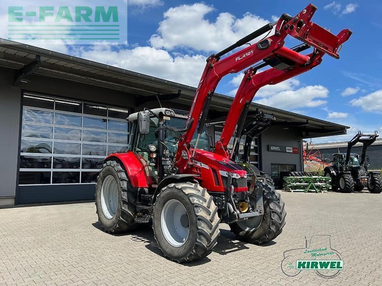 Massey Ferguson 5713 s dyna6 - Traktor: gambar 1 Massey Ferguson 5713 s dyna6 - Traktor: gambar 1