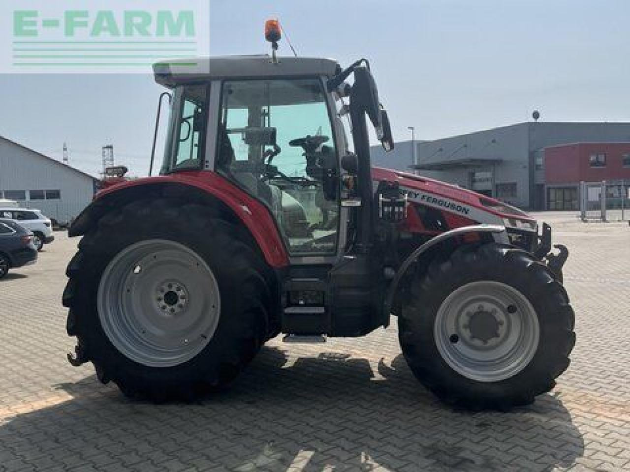 Massey Ferguson 5s.145 - Traktor: gambar 4 Massey Ferguson 5s.145 - Traktor: gambar 4