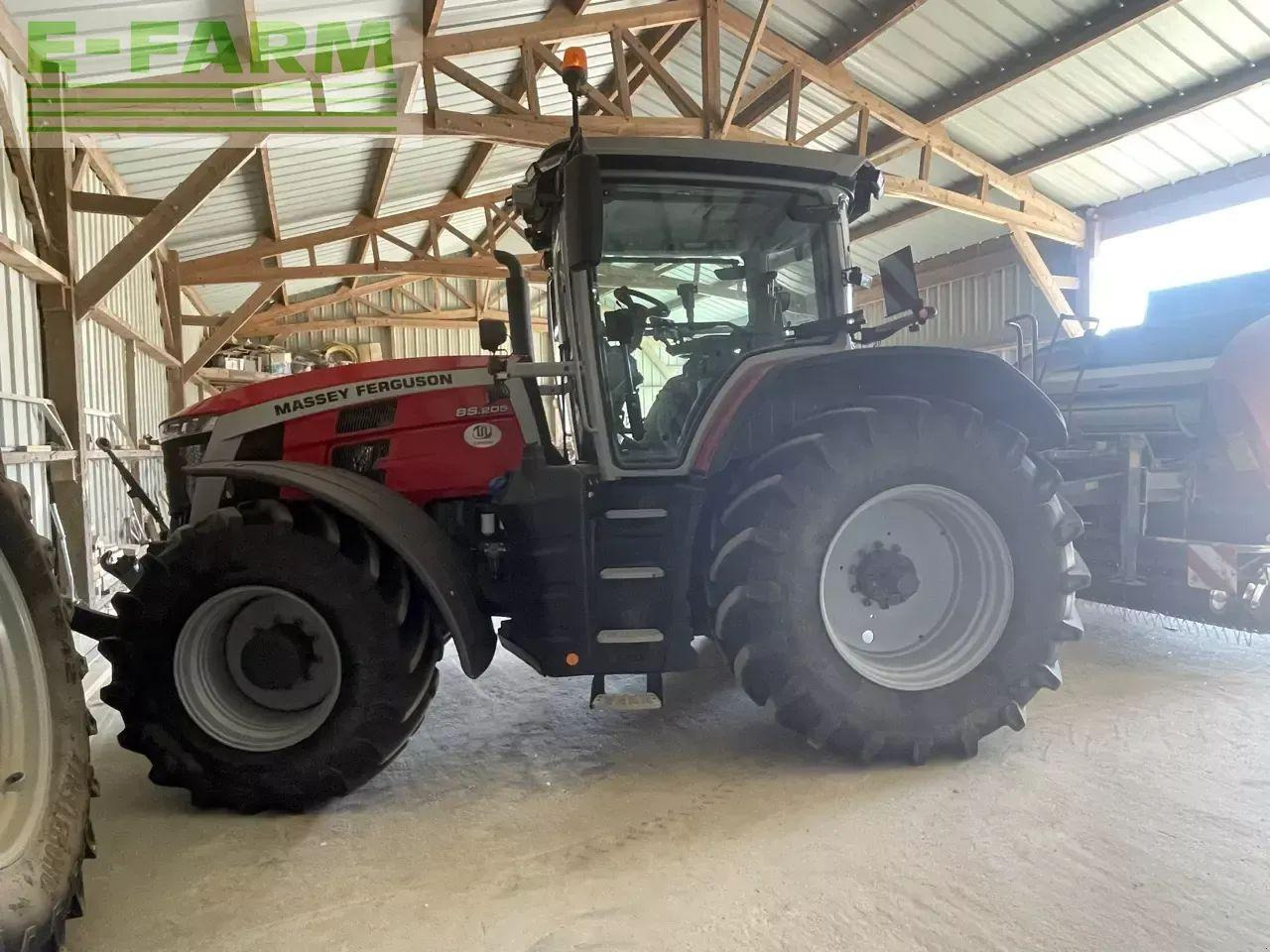 Massey Ferguson 8s.205 d7 - Traktor: gambar 3 Massey Ferguson 8s.205 d7 - Traktor: gambar 3
