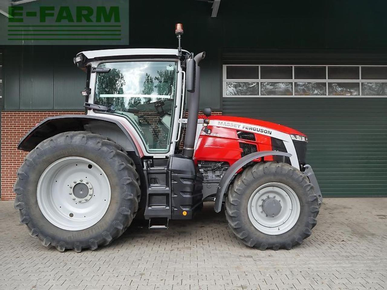 Massey Ferguson 8s.225 dyna-7 - Traktor: gambar 4 Massey Ferguson 8s.225 dyna-7 - Traktor: gambar 4