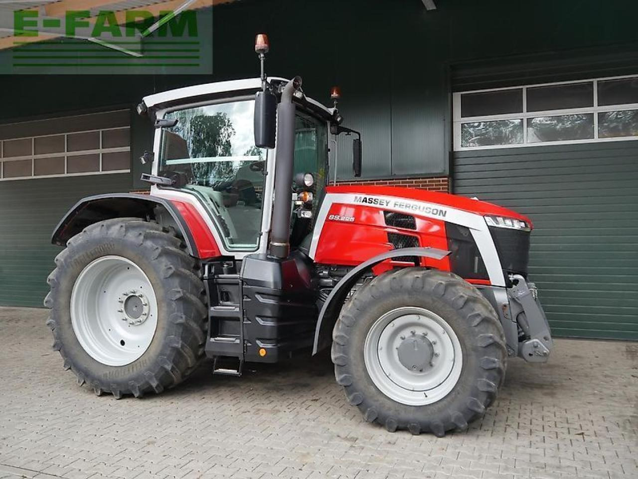 Massey Ferguson 8s.225 dyna-7 - Traktor: gambar 1 Massey Ferguson 8s.225 dyna-7 - Traktor: gambar 1