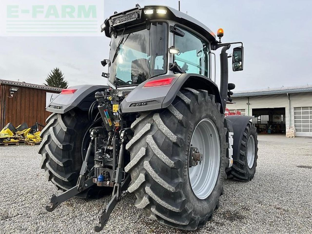 Massey Ferguson 8s.265 - Traktor: gambar 4 Massey Ferguson 8s.265 - Traktor: gambar 4