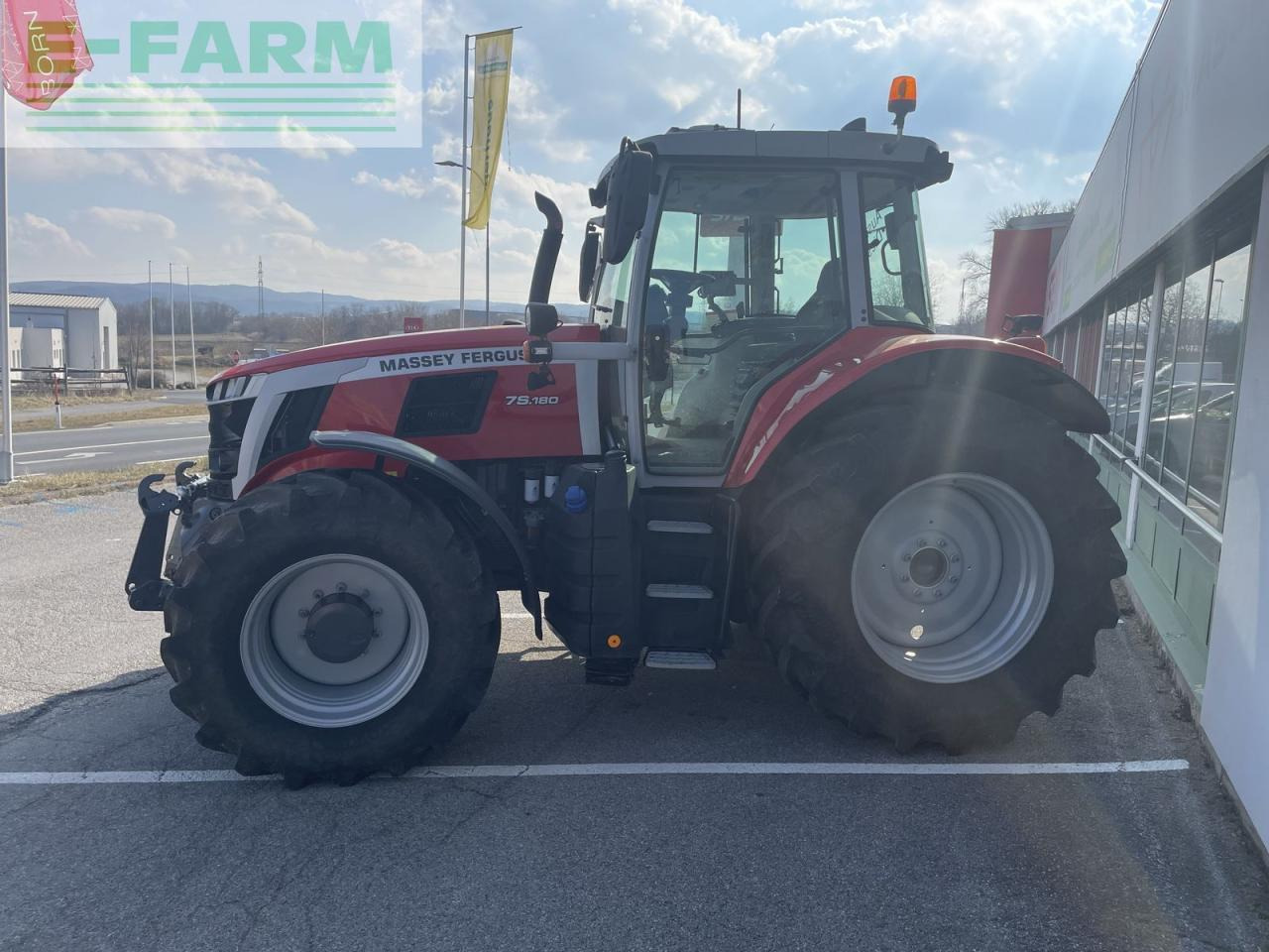 Massey Ferguson mf 7s.180 - Traktor: gambar 3 Massey Ferguson mf 7s.180 - Traktor: gambar 3
