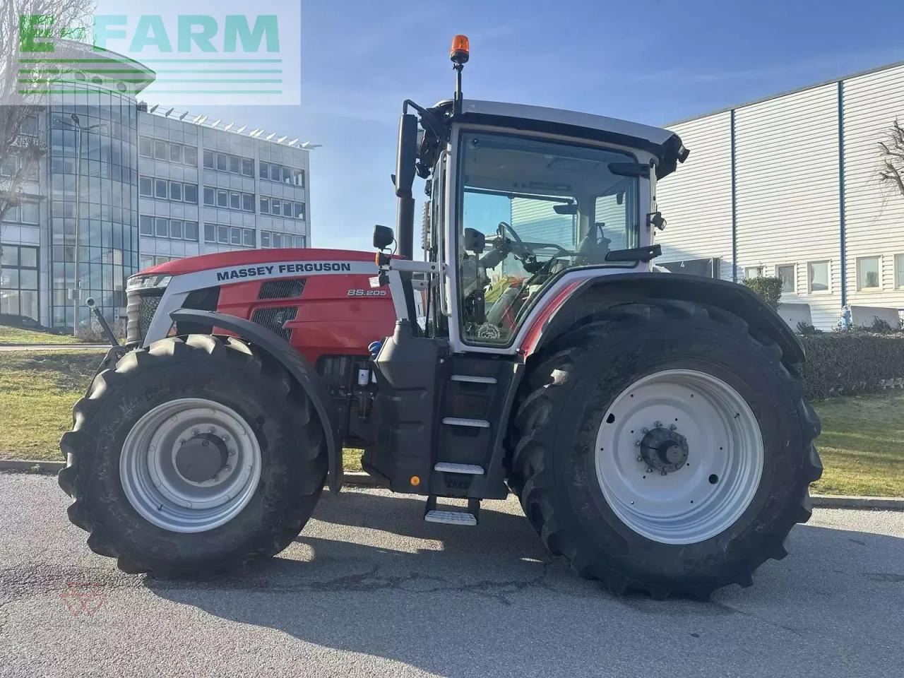 Massey Ferguson mf 8s.205 - Traktor: gambar 4 Massey Ferguson mf 8s.205 - Traktor: gambar 4