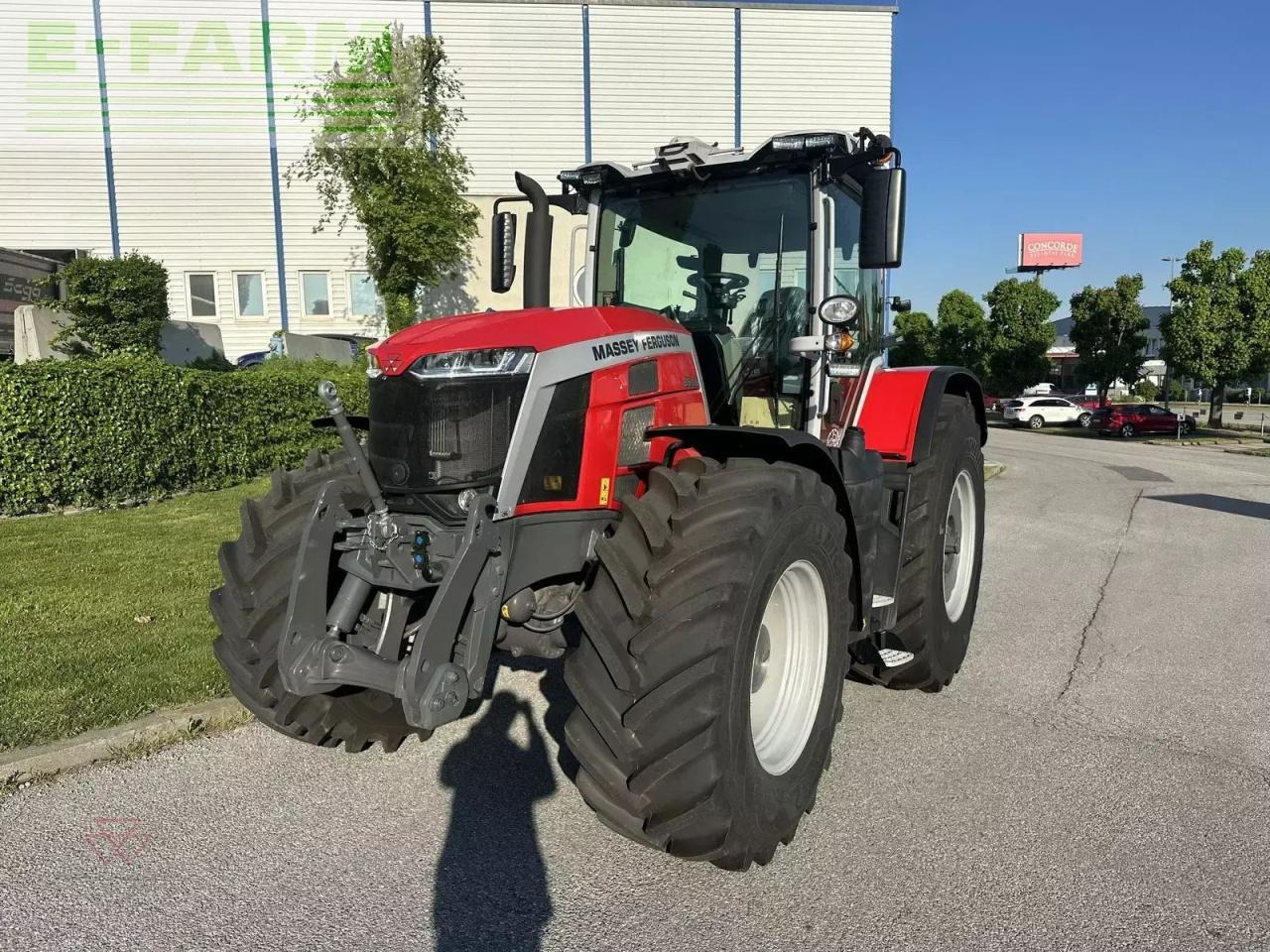 Massey Ferguson mf 8s.225 - Traktor: gambar 1 Massey Ferguson mf 8s.225 - Traktor: gambar 1