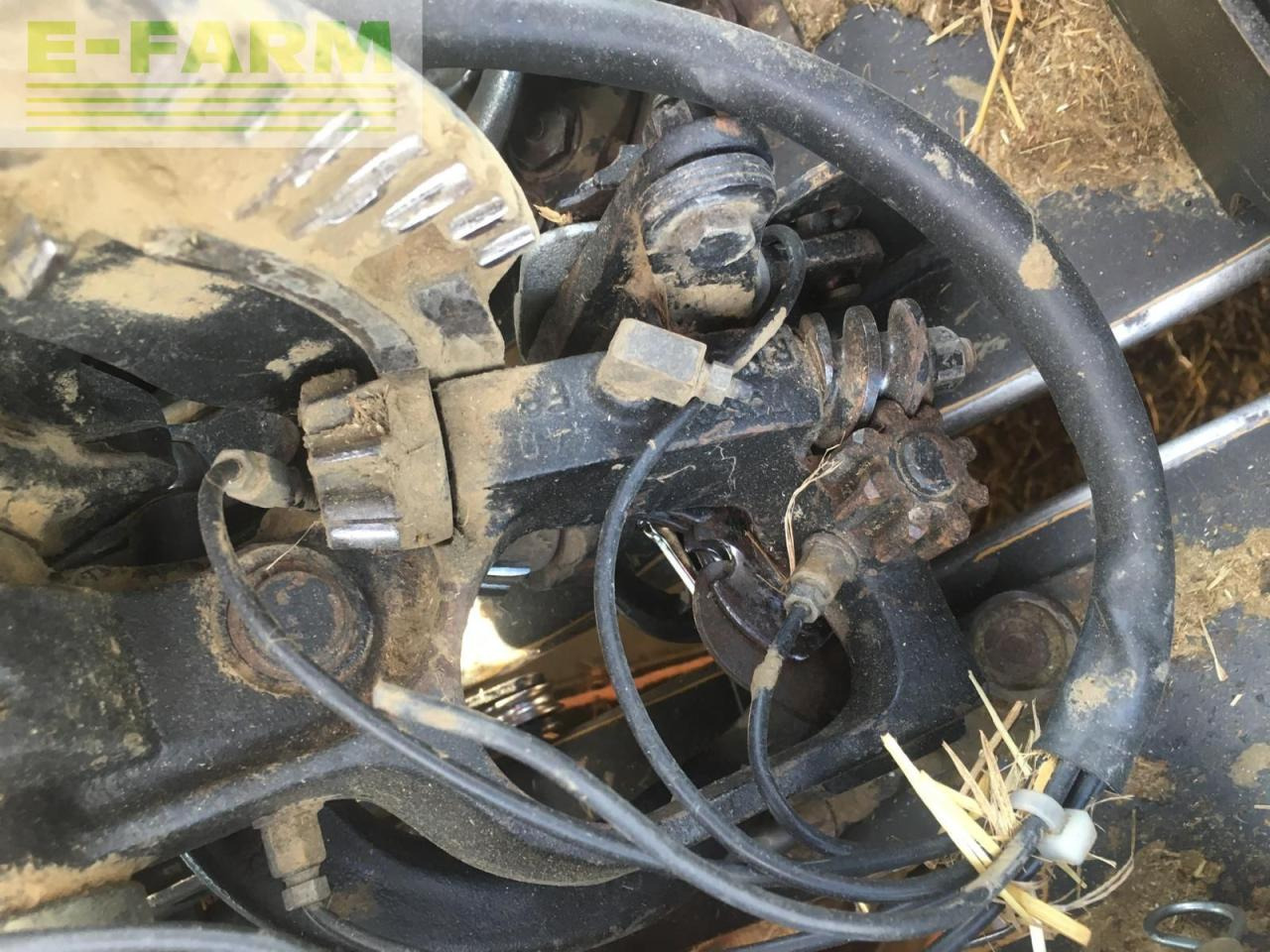 New Holland D1210 - Baler persegi: gambar 2 New Holland D1210 - Baler persegi: gambar 2