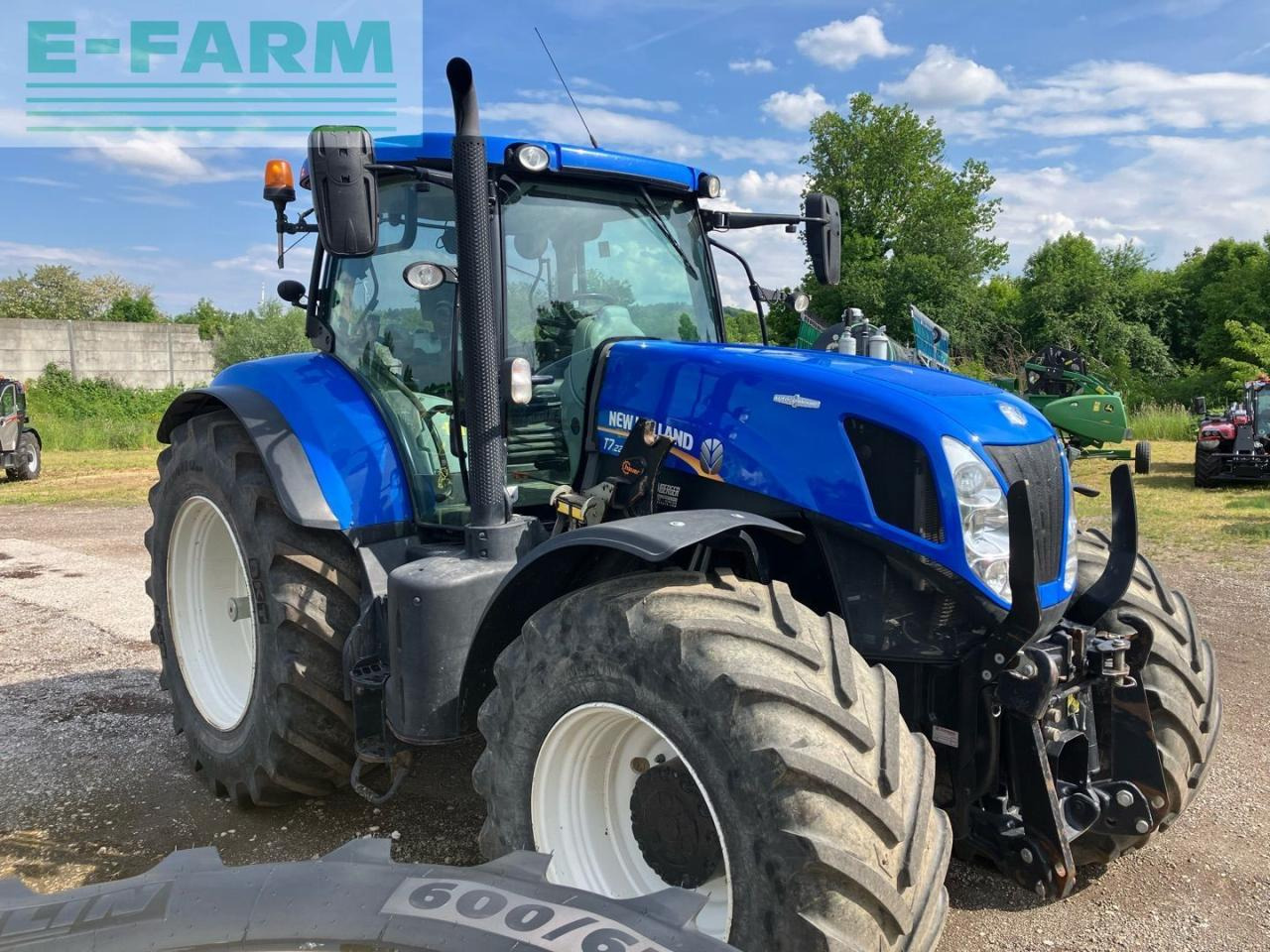 New Holland T7.220 - Traktor: gambar 4 New Holland T7.220 - Traktor: gambar 4