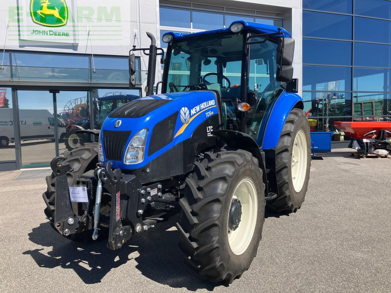 New Holland TD5.85 - Traktor: gambar 1 New Holland TD5.85 - Traktor: gambar 1
