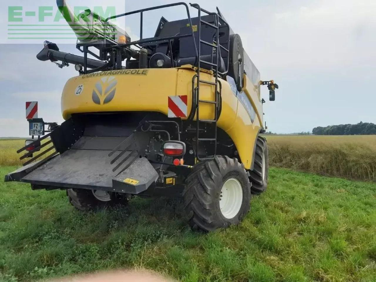 New Holland cr 8.80 - Pemanen gabungan: gambar 4 New Holland cr 8.80 - Pemanen gabungan: gambar 4